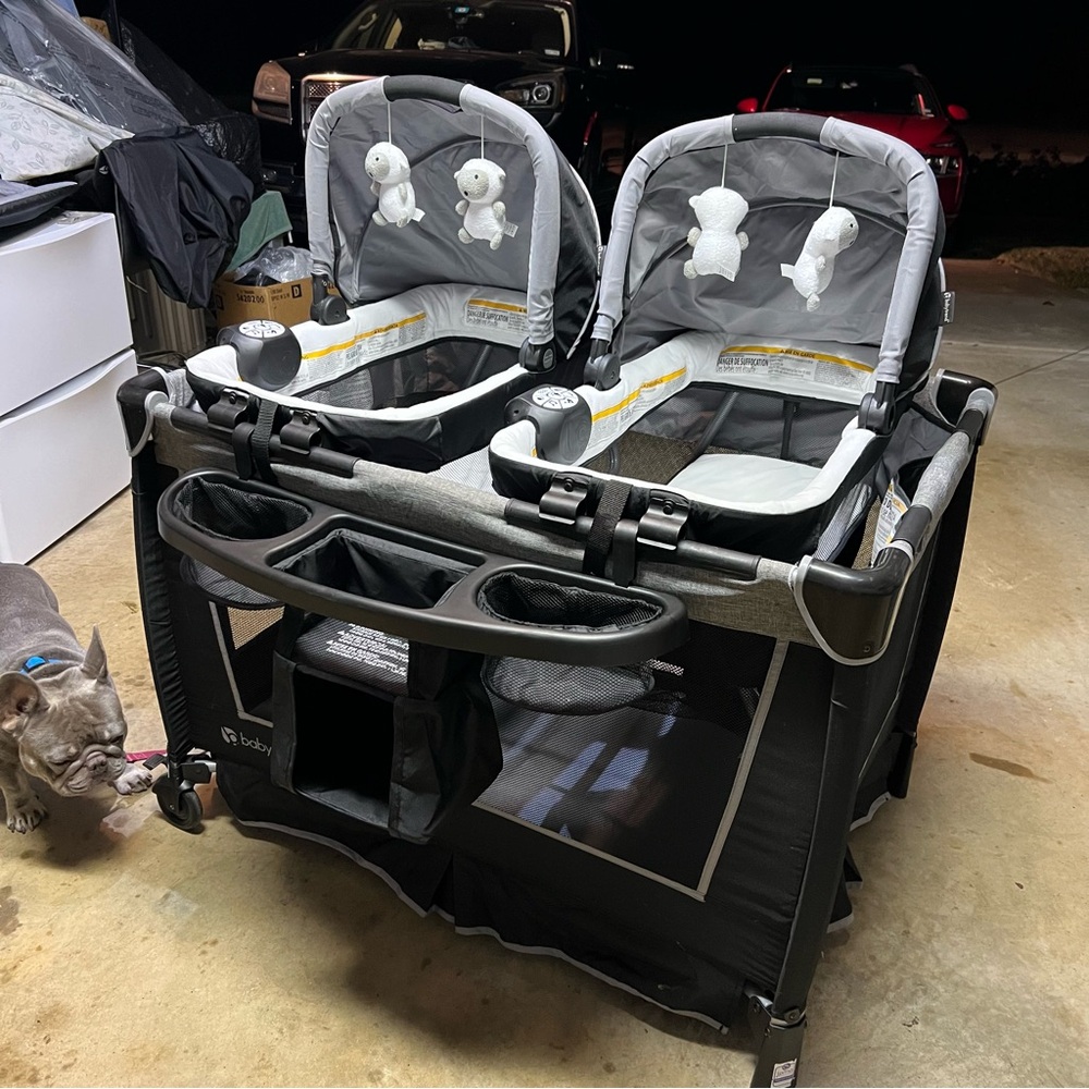 Portable Playpen with dual Carriers-PICK UP ONLY in Grand Prairie Texas
